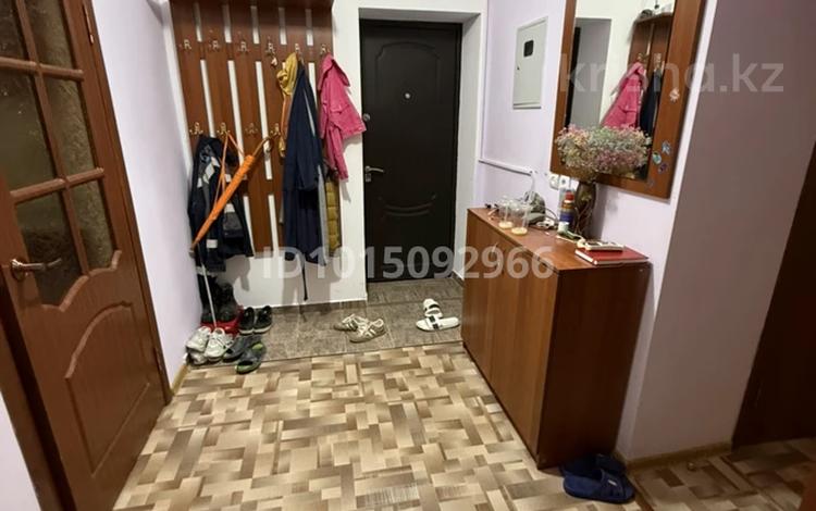 3-бөлмелі пәтер · 70.4 м² · 2/3 қабат, Жалаңтөс батыр 23 — Анпз, Су арнасы, Воинская часть, бағасы: 18 млн ₸ в Атырау — фото 2