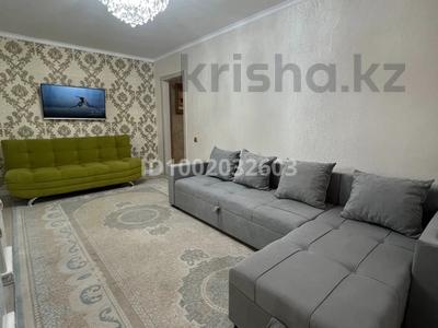 4-бөлмелі пәтер · 63 м² · 2/5 қабат, Алашахана 27 — Ценр города, рынок, музей, ТД Мечта, бағасы: 30 000 〒 в Жезказгане