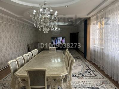 Отдельный дом · 8 комнат · 299.6 м² · 10 сот., М.Кайырлиев 129а за 55 млн ₸ в Жанаозен