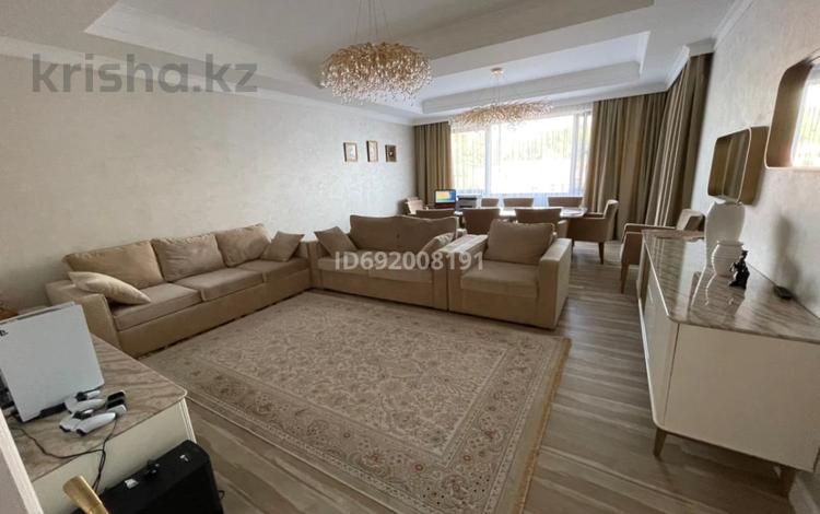 3-бөлмелі пәтер · 124 м² · 2/9 қабат, Кабанбай батыра 49/1, бағасы: 180 млн ₸ в Алматы, Медеуский р-н — фото 2