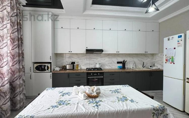 5-комнатная квартира · 180 м² · 7/9 этаж, мкр. Алтын орда, тауелсиздик за 67.5 млн ₸ в Актобе — фото 12