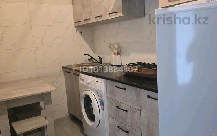 1-бөлмелі пәтер · 27 м² · 1 қабат, мкр Тастак-2, Дуйсенова 162, бағасы: 150 000 ₸ в Алматы, Алмалинский р-н — фото 2