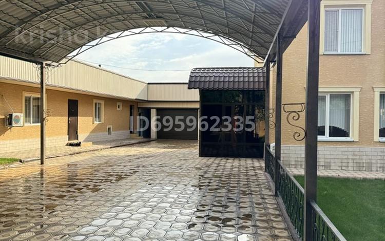 Отдельный дом · 7 комнат · 240 м² · 17 сот., Толе Би 25 за 70 млн ₸ в Карасу — фото 2