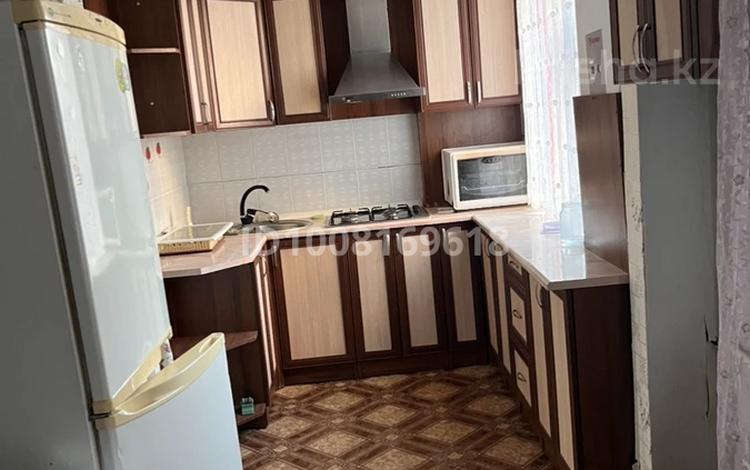 3-комнатная квартира · 60 м² · 2/5 этаж, мкр 5 98 — Ул.Тургенева за 18 млн ₸ в Актобе — фото 2