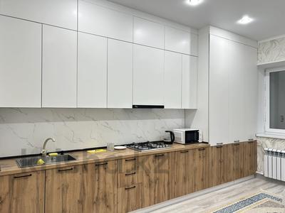 1-бөлмелі пәтер · 55 м² · 4/5 қабат, Алтын орда ш/а. 42/1 — Көктөбе, Анвар, бағасы: 10 000 ₸ в Актобе, мкр. Алтын орда