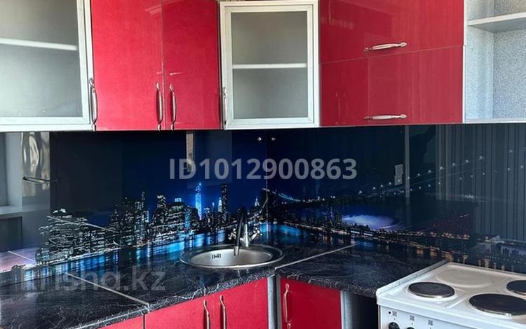 1-комнатная квартира · 32.8 м² · 5/5 этаж, Сагадат Нурмагамбетов 49 за 150 000 ₸ в Усть-Каменогорске — фото 2