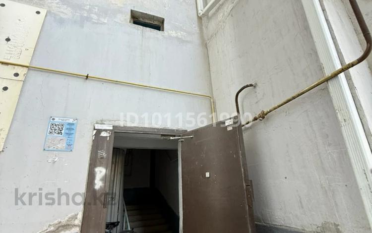 3-комнатная квартира · 54 м² · 4/4 этаж, 4-й микрорайон, 4-й микрорайон 89 — Рядом есть садик, школа, детская площадка, супермаркет, салоны красоты, стоянка, спорт комплекс и так далее. цена договорная, срочно за 20 млн ₸ в Шымкенте, Туран р-н — фото 2