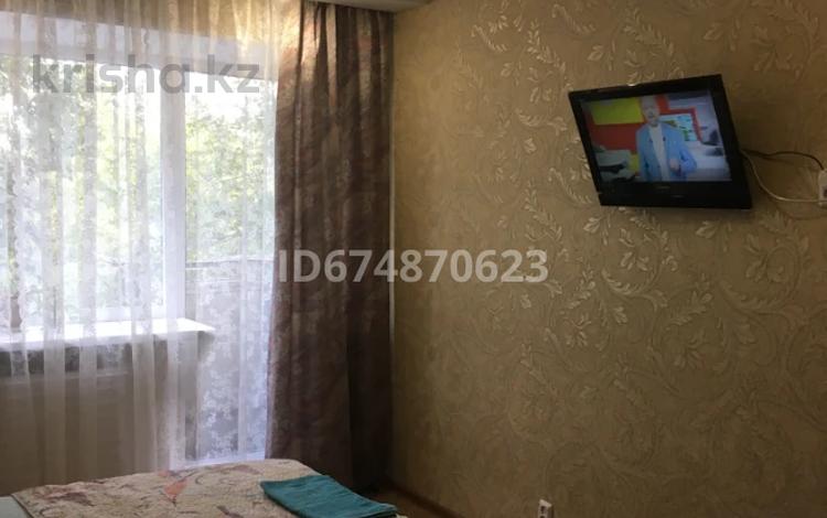 1-комнатная квартира, 36 м², 3/5 этаж посуточно, Академика Бектурова 71 за 6 000 〒 в Павлодаре — фото 2