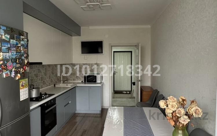 2-бөлмелі пәтер · 63.5 м² · 2/5 қабат, мкр Болашак 135А — за супермаркетом Дина, бағасы: 26 млн ₸ в Актобе — фото 2