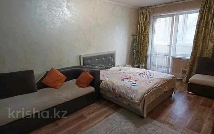 1-комнатная квартира · 33 м² · 2/5 этаж, мкр Аксай-2 45 за 24 млн ₸ в Алматы, Ауэзовский р-н — фото 2