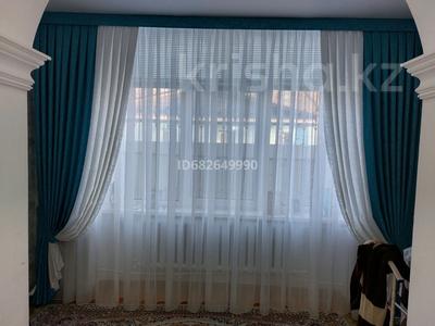 Продажа квартир в Атырауской обл.: 4-комнатная квартира · 110 м² · 1/2 этаж, Мухтар ауэзова 13 — Казпочта за 26 млн 〒 4-комнатная квартира · 110 м² · 1/2 этаж, Мухтар ауэзова 13 — Казпочта за 26 млн 〒 в Атырау, мкр Жилгородок