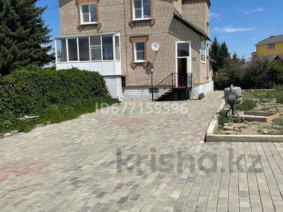 Продажа домов и дачи в Восточно-Казахстанской обл.: Отдельный дом · 4 комнаты · 200 м² · 17 сот., Урунтаева 19 за 82 млн 〒 Отдельный дом · 4 комнаты · 200 м² · 17 сот., Урунтаева 19 за 82 млн 〒 в Усть-Каменогорске