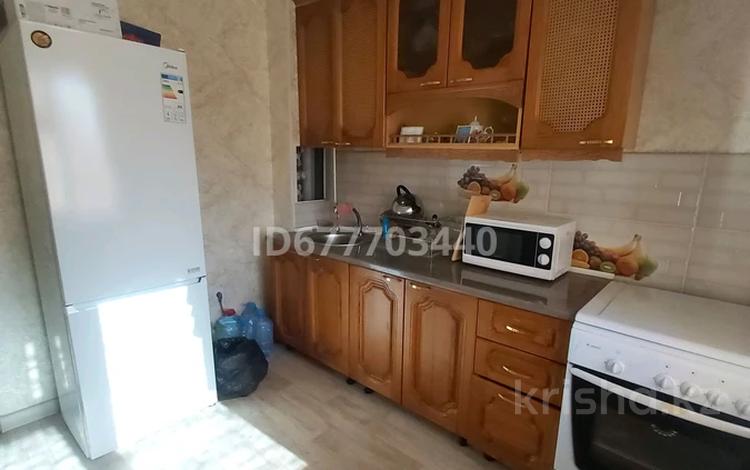 2-бөлмелі пәтер, 57 м², 3/5 қабат ай сайын, 17-й мкр 92, бағасы: 150 000 〒 в Актау, 17-й мкр — фото 2