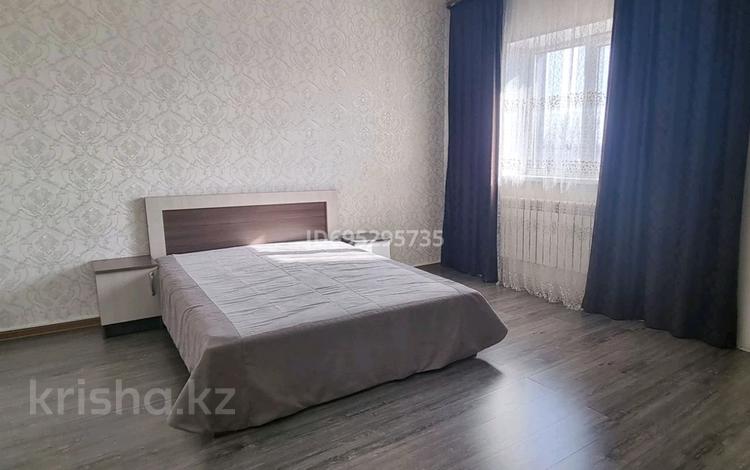 2-комнатная квартира, 80 м², 2/5 этаж посуточно, 13 В за 8 000 〒 в Талдыкоргане, Каратал — фото 2