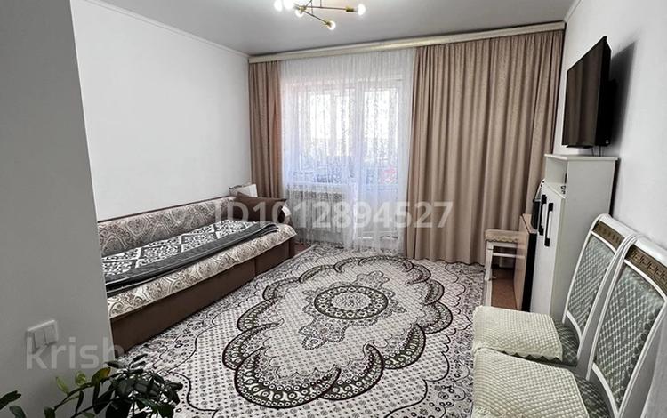 3-комнатная квартира · 64 м² · 5/5 этаж, 10 19 — 10 микрорайон за 25 млн ₸ в Балхаше — фото 2