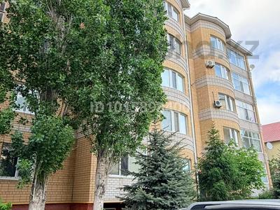 3-бөлмелі пәтер · 98 м² · 2/5 қабат, Алтын орда ш/а., Санкибай батыра 28 Б — Алия Молдагулова, бағасы: 38 млн ₸ в Актобе, мкр. Алтын орда