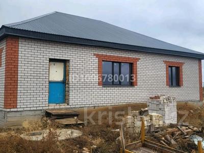 Жеке үй · 4 бөлме · 160 м² · 10 сот., Мкр Парасат — Мкр Парасат, бағасы: 15 млн ₸ в Актобе