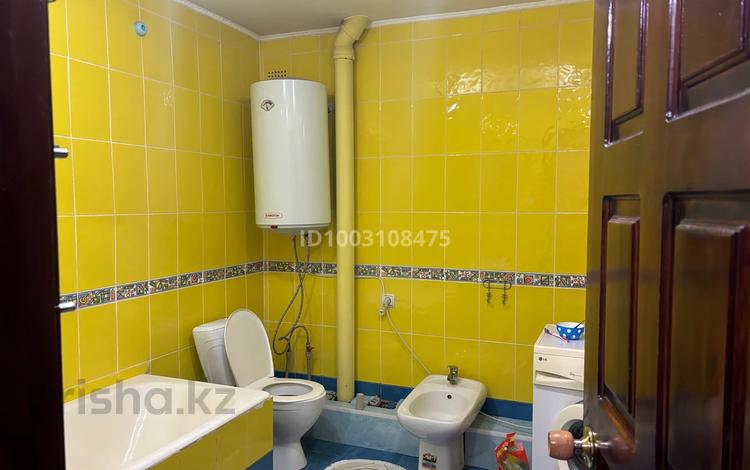 3-комнатная квартира · 68 м² · 5/5 этаж, Иртышская 11 — Квартира возле остановки Океан,рядом площадь Ауезова за 200 000 ₸ в Семее — фото 4