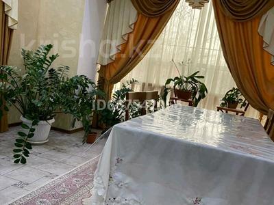 Отдельный дом · 6 комнат · 385 м², мкр Рахат 57 — Шаймерденова и Аскарова бобек за 800 000 〒 в Алматы, Наурызбайский р-н