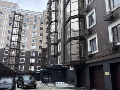 5-комнатная квартира · 200 м² · 2/9 этаж, Молдагулова за 127 млн 〒 в Уральске