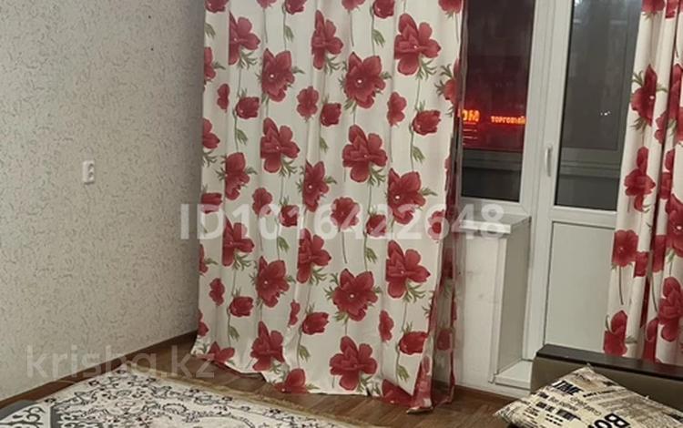 1-комнатная квартира · 35 м², мкр Строитель 34 за 120 000 ₸ в Уральске — фото 2