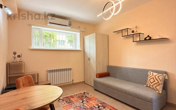 1-комнатная квартира · 20 м² · 1/6 этаж, мкр Хан Тенгри, Кенесары Хана 83/5 за 180 000 ₸ в Алматы, Бостандыкский р-н — фото 2