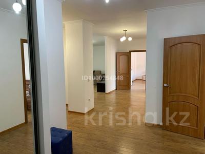 3-комнатная квартира · 128 м² · 3/3 этаж, мкр Нурсая, проспект Абулхайырхана 31 за 400 000 〒 в Атырау