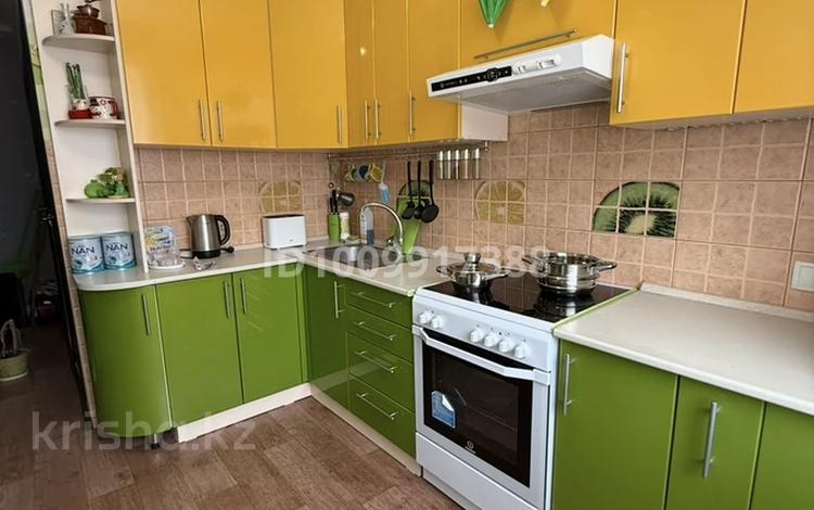 1-комнатная квартира · 42 м² · 5/5 этаж, мкр Юго-Восток, мкр Гульдер 1 10 за 19 млн ₸ в Караганде, Казыбек би р-н — фото 2