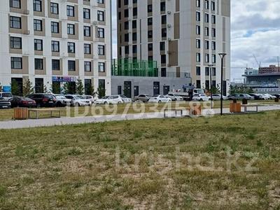 2-комнатная квартира, 42.6 м², 11/17 этаж, А. Байтурсынова 32/1 — вокзал нұрлы жол, школа бином за 25 млн 〒 в Астане, Алматы р-н