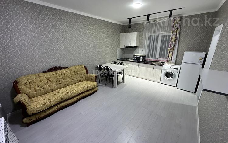 2-бөлмелі пәтер · 35 м² · 1 қабат, Бирлик 8 — Остановка Абайский Поворот! На углу Магазин Сат!, бағасы: 180 000 〒 в Булактах — фото 9