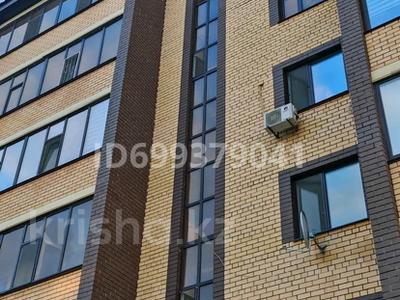 2-бөлмелі пәтер · 60 м² · 1/9 қабат, мкр Строитель 37, бағасы: 200 000 ₸ в Уральске