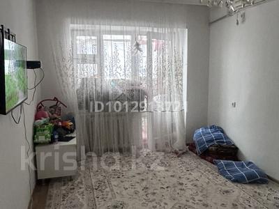 2-комнатная квартира · 57 м² · 2/5 этаж, Жаппасбай батыра 175б — Тесік көпірден келе жатқанда 2інші үй за 17 млн ₸ в 