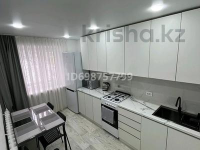 3-комнатная квартира · 64 м² · 1/9 этаж, мкр Новый Город, Нуркена Абдирова — Рядом 1000 мелочей за 25 000 〒 в Караганде, Казыбек би р-н