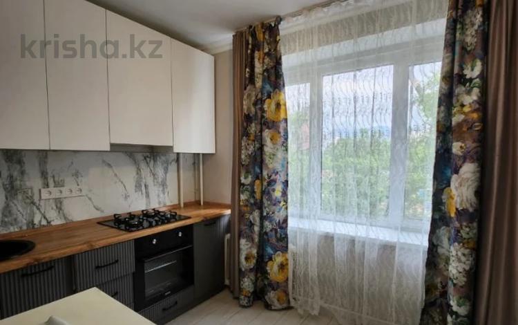 1-комнатная квартира, 49 м², 3/5 этаж, мкр Алмагуль, Утепова