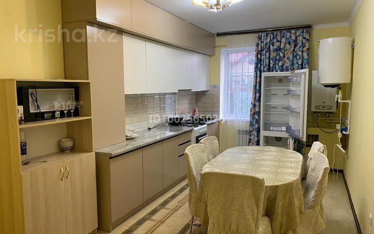 Отдельный дом · 3 комнаты · 100 м² · 6 сот., мкр Сарыкамыс, Габдуллина за 250 000 〒 в Атырау — фото 2