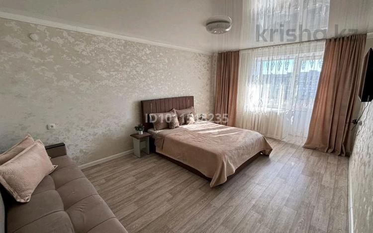 1-комнатная квартира · 40 м² · 9/9 этаж, Шакарима 15 — ТД Казына,рынок, автовокзал. за 13 000 ₸ в Семее — фото 2