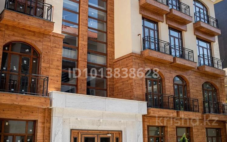 4-комнатная квартира · 184 м² · 1/4 этаж, Тайманова 222/6 за 220.8 млн ₸ в Алматы, Медеуский р-н — фото 2