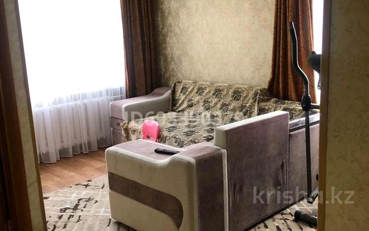 4-комнатная квартира, 68.4 м², 3/4 этаж, Рожановича 3 за 8 млн 〒 в Курчатове — фото 2
