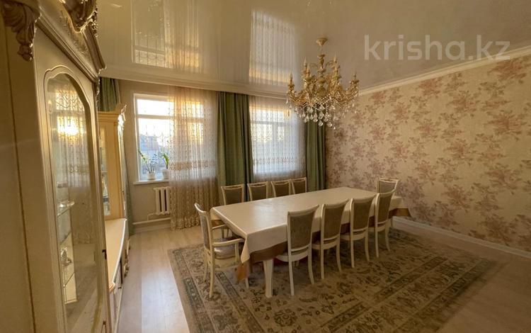 Жеке үй · 6 бөлме · 360 м² · 10 сот., Республики 28 — Добротный дом, бағасы: 75 млн ₸ в Косшы — фото 2