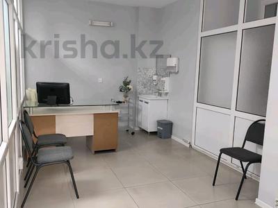 Свободное назначение, офисы, склады, салоны красоты, медцентры и аптеки, образование, развлечения, конференц-залы, кабинеты и рабочие места, студии · 85 м² за 700 000 〒 в Алматы, Бостандыкский р-н