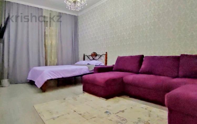 1-комнатная квартира, 45 м², 4/20 этаж посуточно, Манаса 109а за 15 000 〒 в Алматы — фото 53