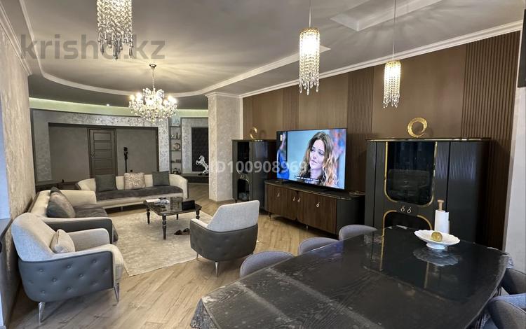 5-бөлмелі пәтер · 220 м² · 7/8 қабат, Кунаева 65, бағасы: 130 млн ₸ в Шымкенте, Туран р-н — фото 2