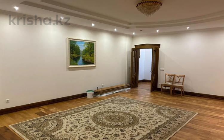 4-комнатная квартира · 208 м² · 4/12 этаж, Кунаева за 900 000 ₸ в Астане, Есильский р-н — фото 2