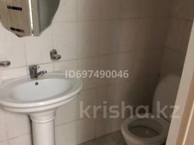 3-бөлмелі пәтер, 100 м², 1/5 қабат ай сайын, 15-й мкр 49, бағасы: 150 000 〒 в Актау, 15-й мкр