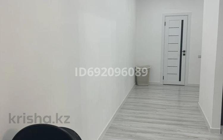 2-комнатная квартира, 70 м², 6/8 этаж помесячно, Кайым Мухамедханов 23а