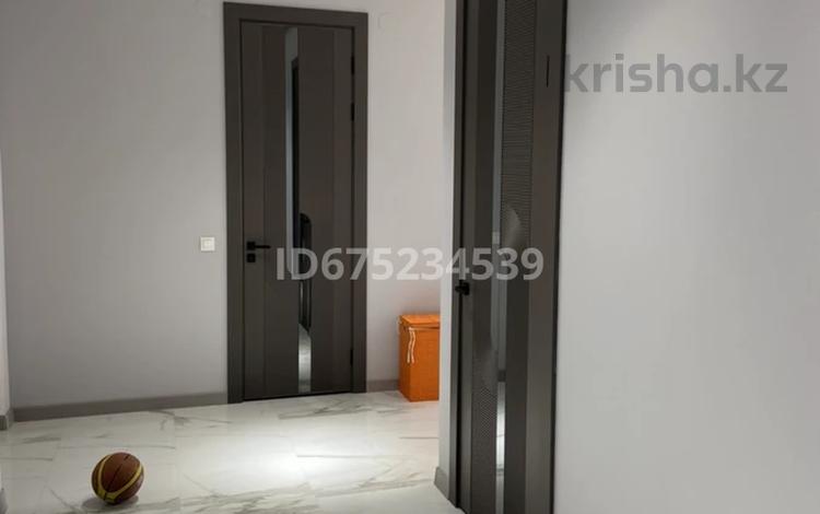 2-комнатная квартира · 76 м² · 8/9 этаж, мкр Нурсая за 47 млн ₸ в Атырау — фото 2