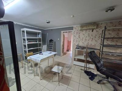 Кеңселер, дүкендер мен бутиктер, сұлулық салондары · 30 м², бағасы: 9 млн ₸ в Караганде, Казыбек би р-н