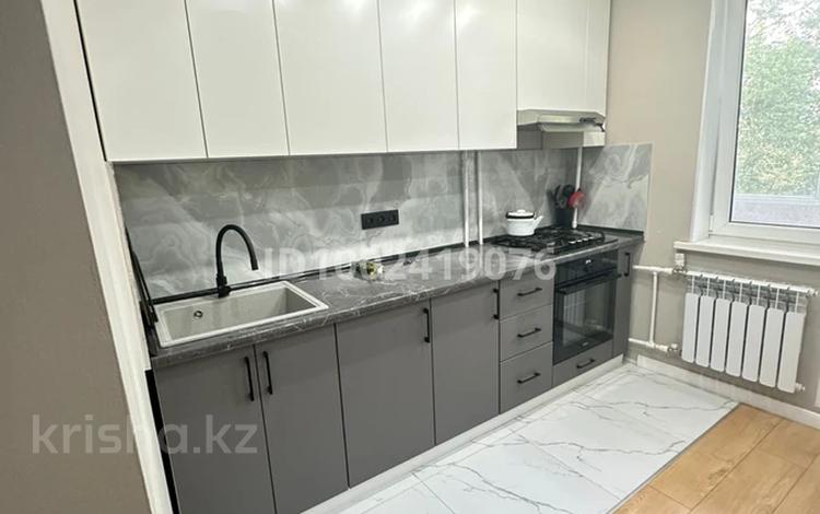 2-комнатная квартира · 56 м² · 5/5 этаж, мкр 8 — Гришина 70 за ~ 16.4 млн 〒 в Актобе — фото 2