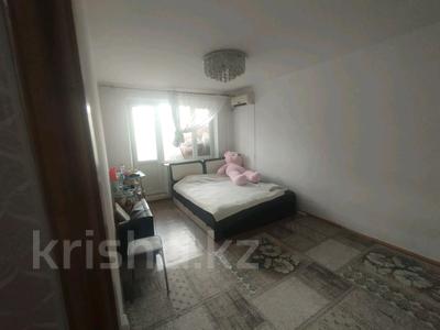 2-бөлмелі пәтер · 48 м² · 4/5 қабат, мкр 8 — остановки на 8 мкр, бағасы: 15 млн ₸ в Актобе