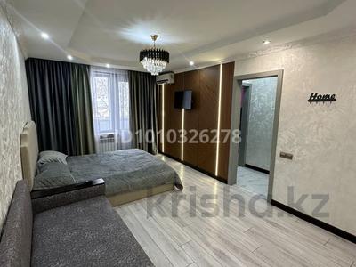 1-бөлмелі пәтер · 33 м² · 3/3 қабат, Абылайхана 33, бағасы: 10 000 ₸ в Алматы, Алмалинский р-н